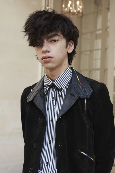 Look 30